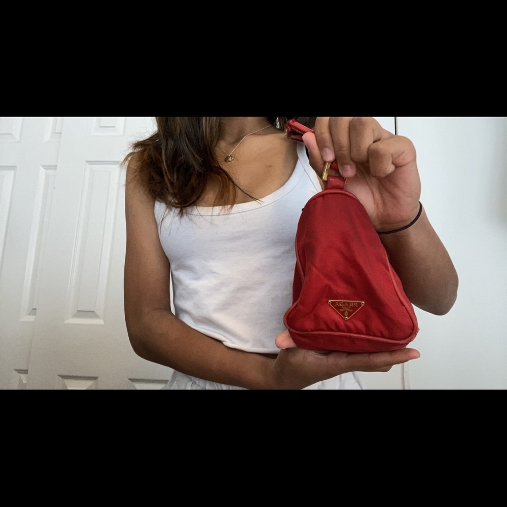 Red prada purse - Picture 3 of 3